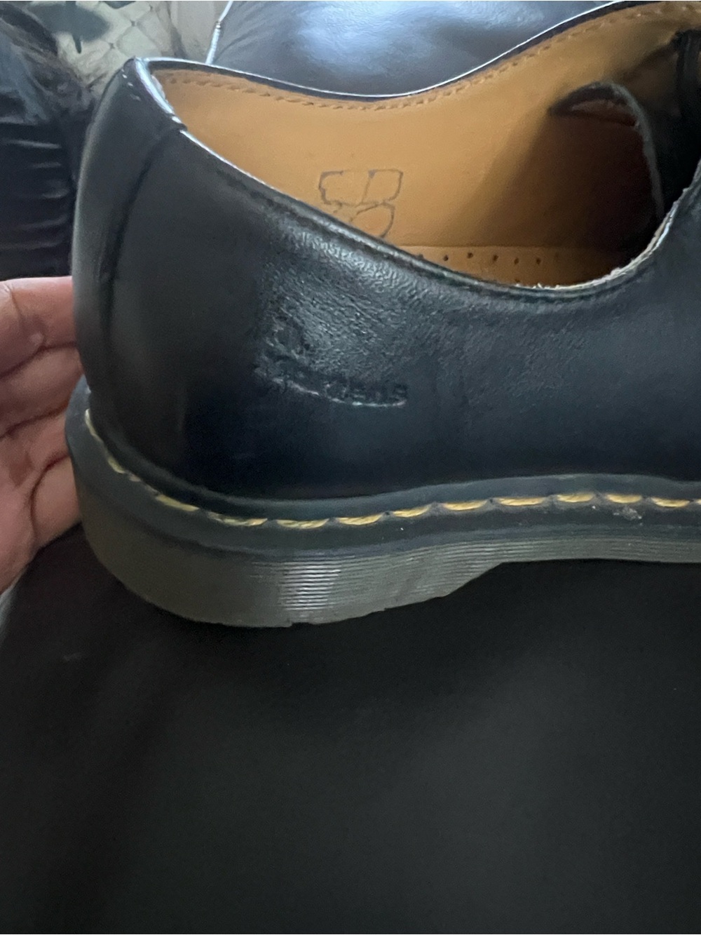 Dr martens
Classic Black Leather Men's Oxford Shoe - Durable Casual Dress